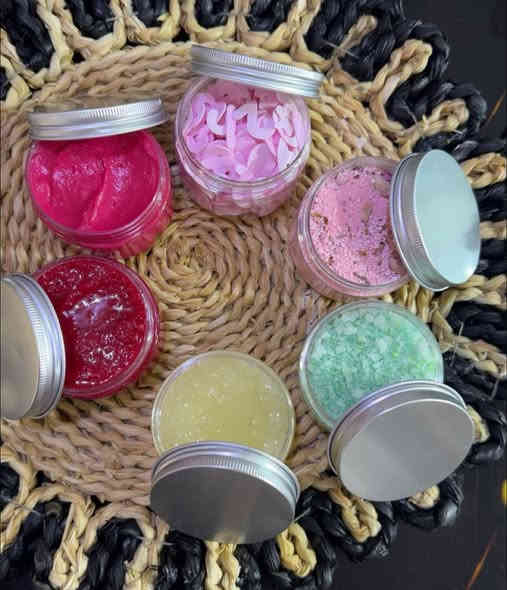 تصيرين اميرة بس تستخدمين هذا المنتج 🌝حلويات  هاي طبعا العطور البيهم ماتنوصف صدك يجنن عرض بكج القدم ب20فقط بدل ل30
يشمل 
كالوس 
وصابون ورقي
مقشر قدم
مورد
واملاح ليمون
واملاح فواره
كميه محدوده ويخلي القدم زبد ترجع نعومه وترطيب بدكير كامل 
واتساب ***********
