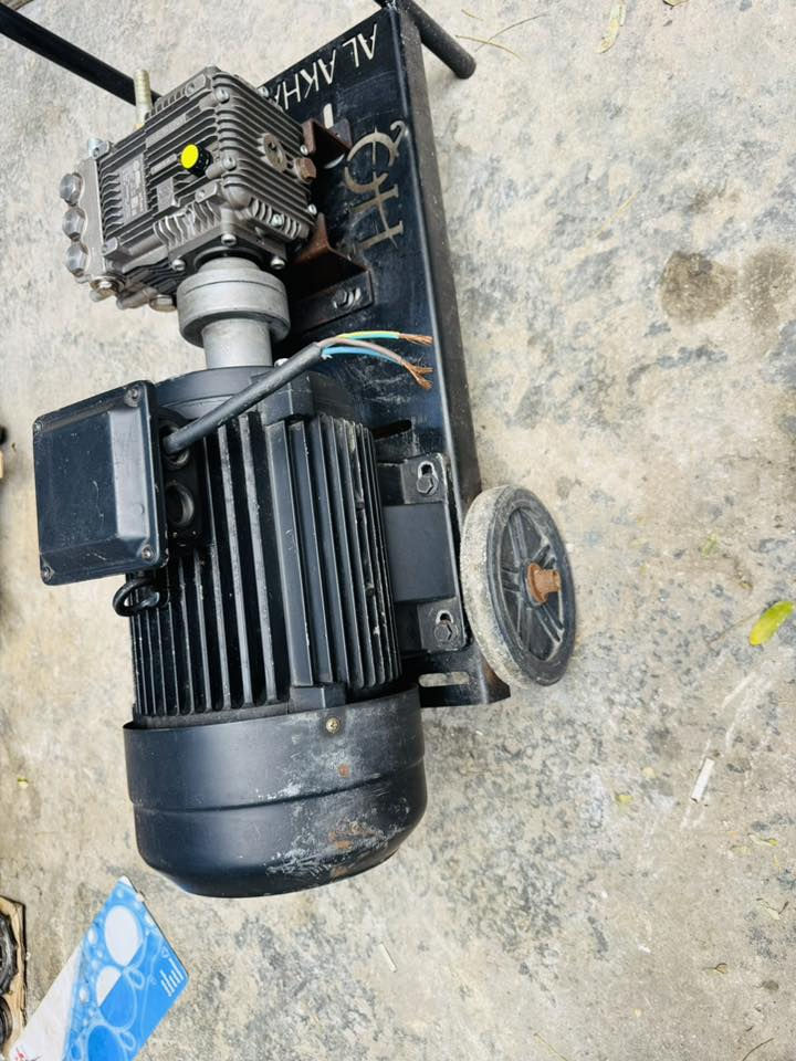 مضخة إيطالية 250 بار ماطور 7 حصان ونص ثري فيز صوندة 15 متر مسدس طويل نظيف وشغالة مستعمل قليل آخو جديد وعلى فحص مكاني بغداد مدينة الصدر 
***********
