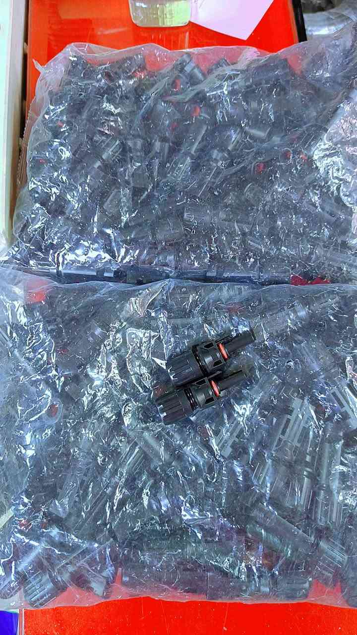 تعلن شركة أرض الرواند الشمسية ☀️🌍
عن وصول وجبة جديدة من قواطع وأسلاك DC الخاصة بالمنظومات الشمسية 🔋⚡
🔹 نحاس أصلي 100%
🔹 قياسات ستندر عالمية
🔹 عازل أحادي مقاوم للحرائق 🔥
🔹 جودة عالية وأسعار مميزة جداً 💰✅
📌 المتوفر حالياً:
🔸 Fuse 32A
🔸 SPD 40kA ⚡
🔸 MC4 أحادي 🔌
🔸 جوزة  أمبير 63 إلكترونية ⚙️🔴
📏 أنواع الكابلات والأسلاك:
▪️ 4 مليم
▪️ 6 مليم
💪 الخيار الأمثل لأداء مستقر وحماية عالية لمنظومتك الشمسية
📞 للاستفسار والطلب تواصلوا معنا
***********  
***********
