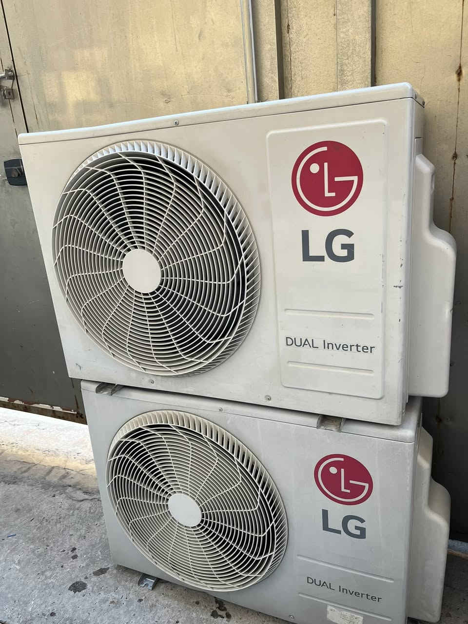 سبالت نوع LG انفيرتر تحكم بالامبير
حجم طن ونص ( 18.000 ) Btu

العدد 2 

كامل ملحقات
 ( ريمونت + حماله داخليه + بواري + كيبلات ) 

غاز الشركة مقفول 

بغداد حي الجهاد 

السعر مليون و100 الف 

السعر الواحد 550 الف 

***********
