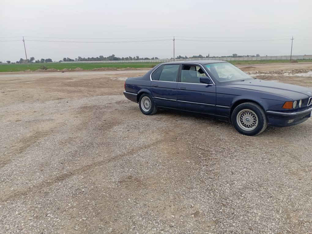 السلام عليكم بي ام 753اصل موديل 1992 مكينه وكير كفاله تبريد شغال تدفئه شغاله صدر امامي وخلفي مبدلهن قبل يومين تخم تاير نضيف السياره مكفوله من الظربه ولخياس كهربائيات كلها شغاله مسجل مضخم صوت نوزلات وبلكات جدد السياره بلاديه وحلوه دبل جكمجه رقم بغداد تحويل مباشر السعر 42وبيها مجال الشراي ينتصل ***********
