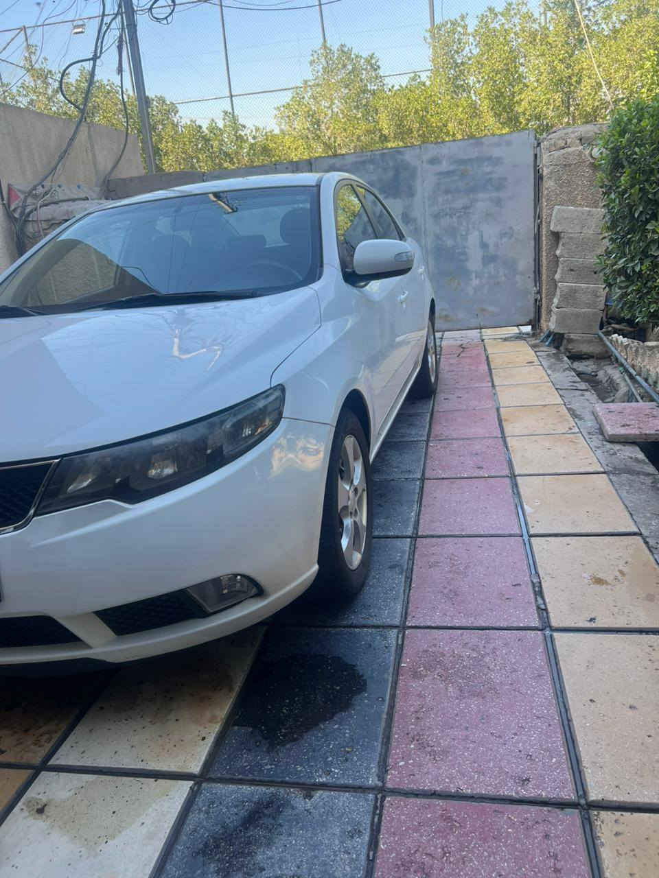 سيراتو 2010
مكفوله كفاله عامه 
عدا بارد بسيط
سياره كلش جديده
رقم اربيل تريد تحويل او وكاله
محرك وكير كفاله بيه سياره منضومه غاز
العنوان بغداد حي البنوك 
*********** 
***********
