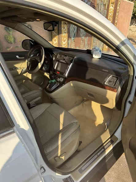 السلام عليكم
هافال H6  2016 كفالة. 
رقم بغداد ألماني باسمي 
كير طياره 
فول مواصفات
/محرك 2400
/كشنات جلد جوزي
/كشنات كهرباء فول
/مانع انزلاق
/كروز سرعه
/نزول منحدرات
/تحكم ستيرن
/فتحه سقف 
/ قرص سيدي
/ بلوتوث
/ اوكس +فلاش +رام
/ مخرج 220 فولت
/كامره خليفه 360 
كامره جانبية 
/ حساس امامي خلفي
وبعد بييه هواي مواصفات ما اعرفه
السعر  120
***********
