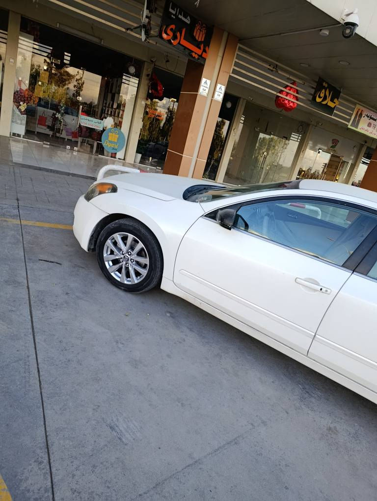 نیسان التیما 
توماتیك 
بصمة
تبريد 
هزه وسنوي ورەقەم نوێ
بێ مەسروف بێ تەقە و ڕەقە
سەیارەکە خاوێنە و بێ کێشەیە خۆم تەعمیرم کردوە
*********** أربيل, العراق
