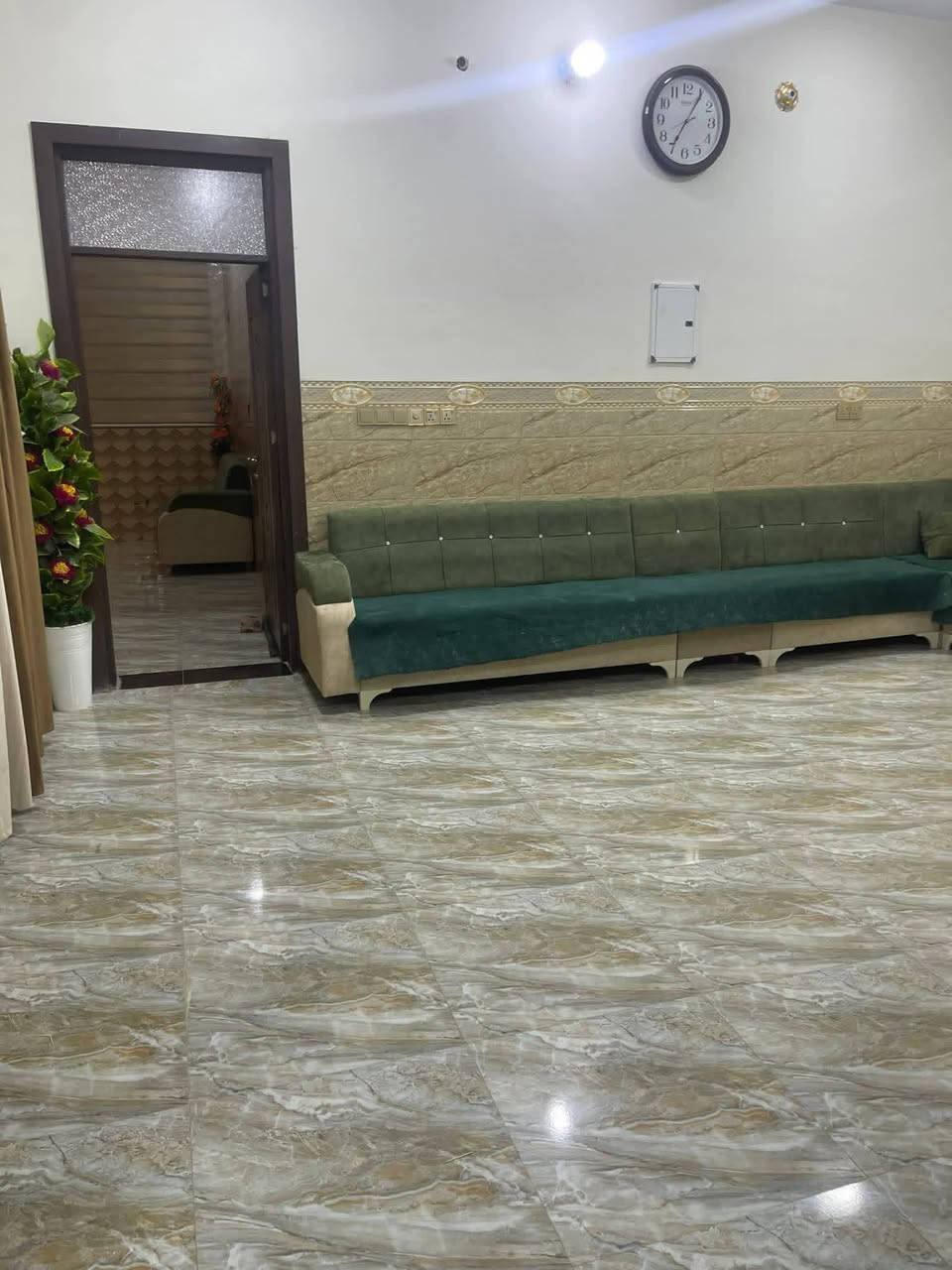 السلام عليكم بيت للبيع المساحه250 متر منطقه قريه المختار عقد زراعي السعر 60 او بي مجال اللاستفسار الاتصال علئ هذا الرقم *********** واتساب ***********
