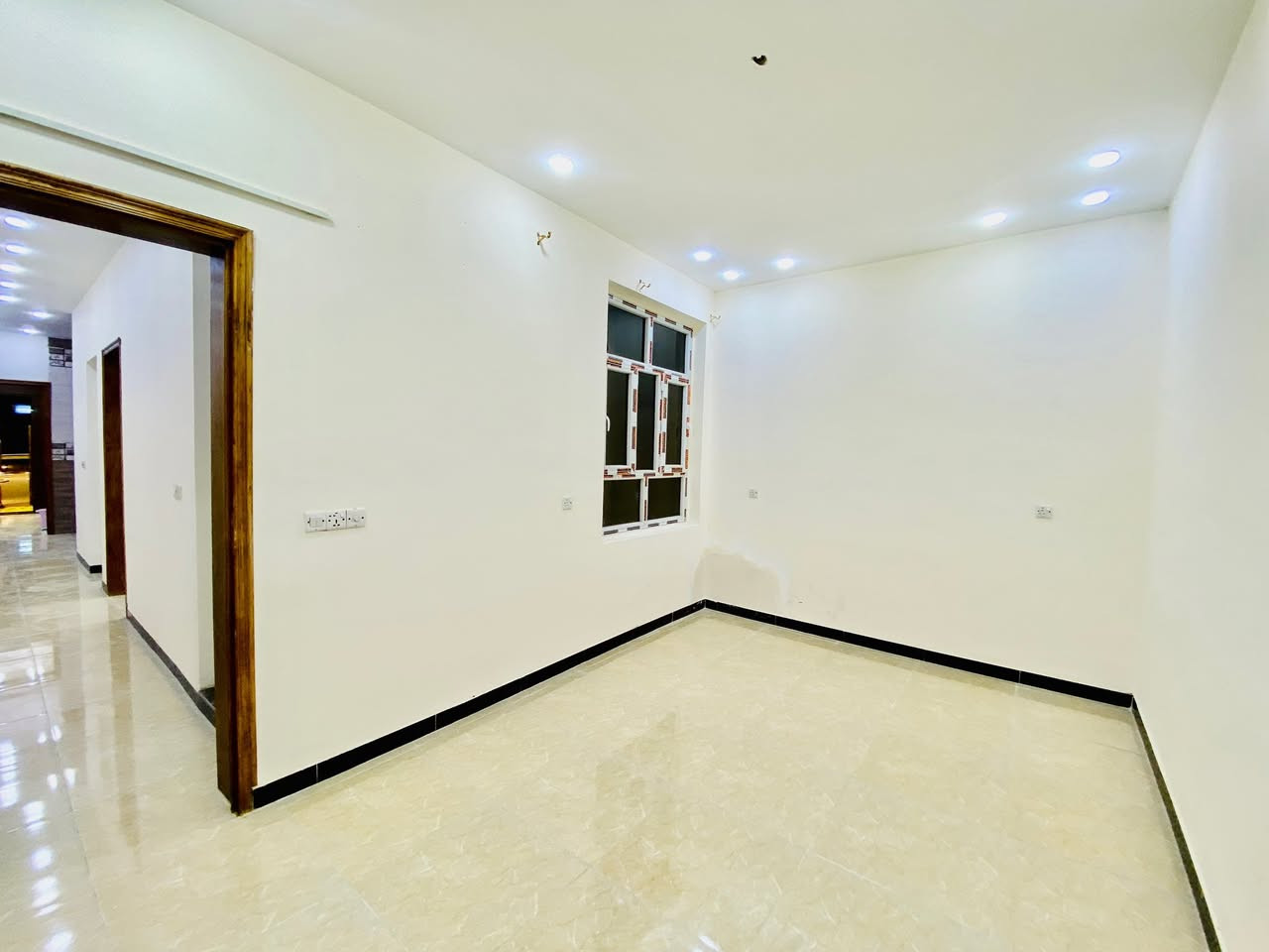 السلام عليكم
يتوفر شقة طابق اول و طابق ثاني  #للايجار 

العنوان 📌 #المنصور حي العربي

🚨 بدون دلالية من صاحبها مباشرة 

 🏠المساحة  100 متر بناء حديث 

يتكون من 

🔵غرفة استقبال

🔵 غرف نوم عدد 2

🔵 مطبخ 

🔵صحيات

السعر: 
الطابق الأول ب ٩٠٠ الف قفل
الطابق الثاني ب ٩٠٠ ألف قفل

 ⛔️ الايجار حصرا للعوائل

لمزيد من المعلومات الاتصال على 
👇👇👇
***********
