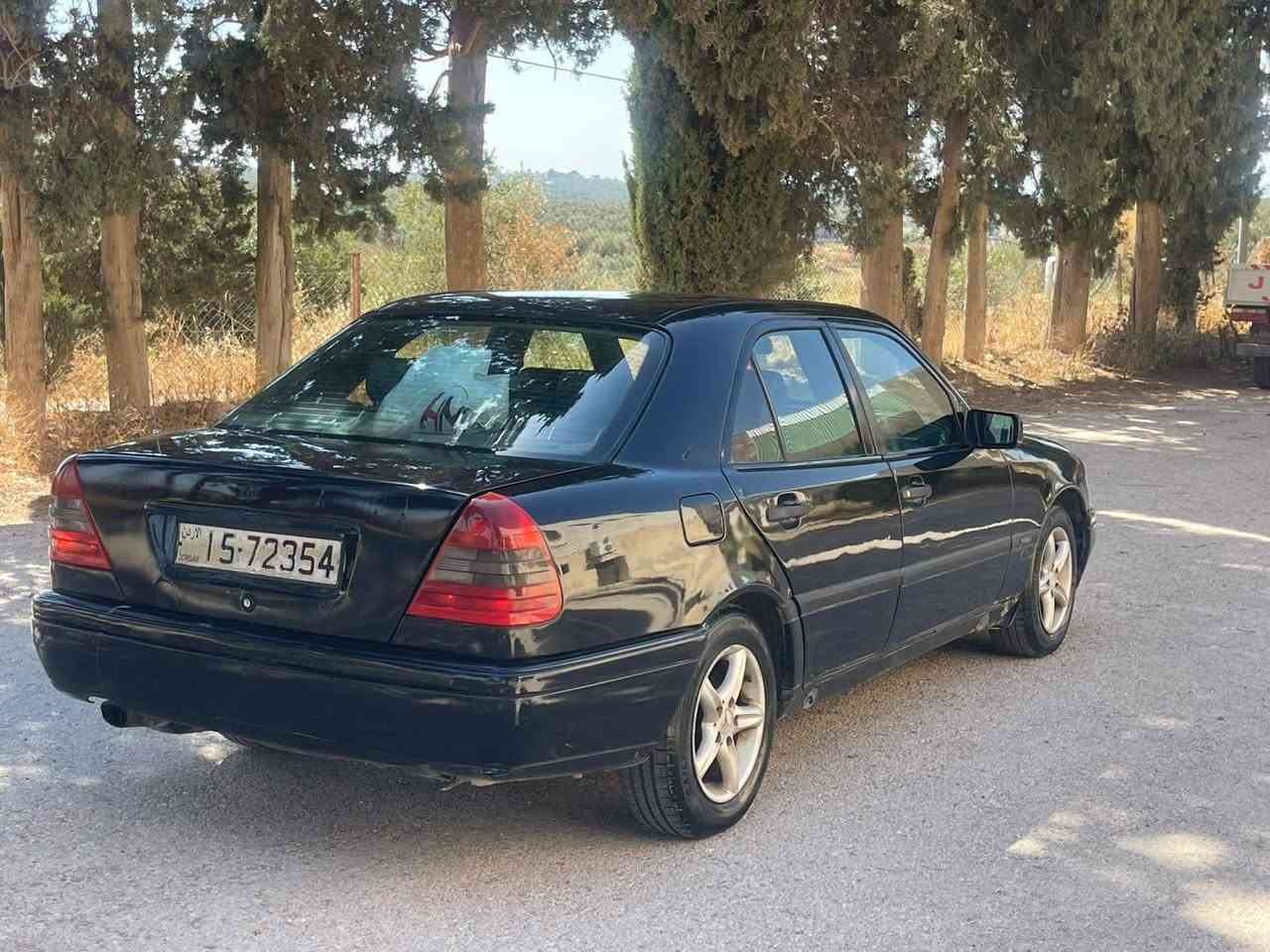 مرسيدس c200 موديل 1996 فل كامل بفتحه 
للبيع بسعر (2700)قابل للتفاوض 
- ماتور(2000cc) انجكشن فحص 
- قير اوتوماتيك فحص 
- فحص مرفق بصور ((خالي قص قلبان ))
- ترخيص لشهر 11/2026
- دهان جيد جداً 80%
- زجاج كهربا موري كهربا 
- كندشن حامي بارد 100%
- فتحه سقف كهربا بحاجه جكات
- سنتر سداسي 
- ميكانيك جديد 
- الموقع اربد بني كنانه كفرسوم
- للتواصل(0771300730))


**إذا كنت صاحب هذا الإعلان وتريد حذفه لأي سبب، رجاءا أرسل رسالة إلى الدعم الفني**