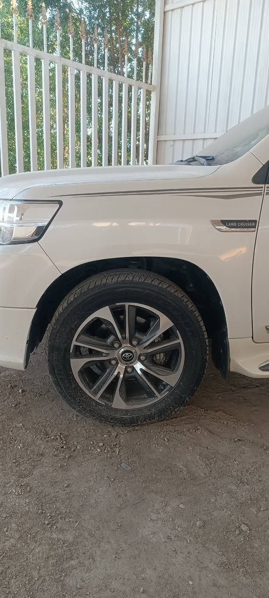 السلام عليكم للبيع 
لاندكروز جي اكس ار  2019
GxR سياره فول مواصفات 
محرك سته سلندر V6
ماشي 73 الف كفاله عامه من كلشي 
قطره صبغ مابيه 
المواصفات 
سياره بانورما ثلاث شاشات 
تحكمات ستيرن  حساسات سياره فول مواصفات 
سياره جديده حيل 

بلعافيه ع ياخذهاا 

الاستفسار اكثر 
‏‪***********‬‏ اتصل 
او واتساب 

سعر مناسب 
....
