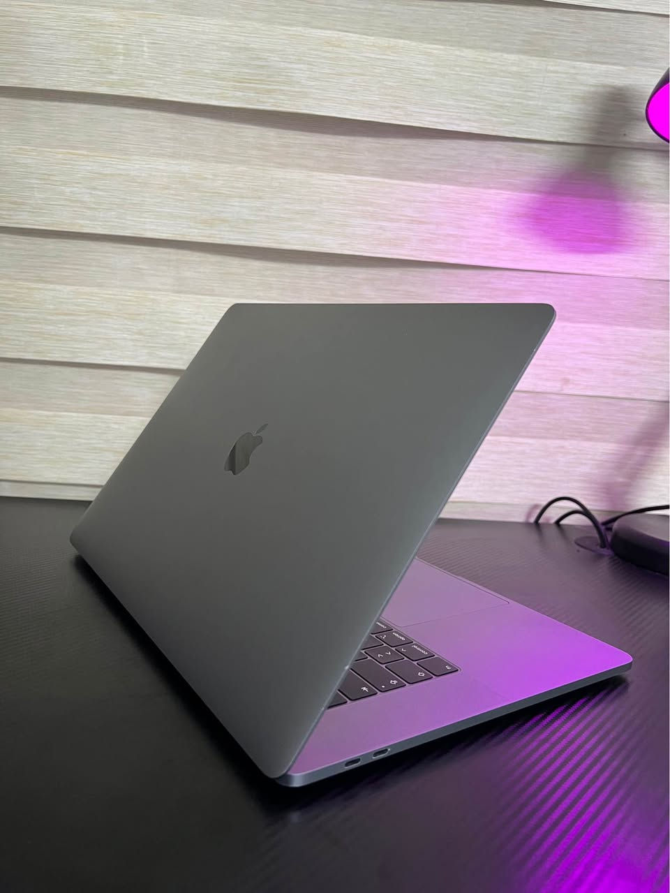 لاپتوپەکئ گەلەک بهئز ئو تەنک ئو راقی بو فروتنئ

‎لاپتوپ یئ تایبەتە بوکارئن ئەندازیاری ئو پروگرام سازی ئو ديزايني ئو هەمی کارئن روژانە…
‎لابتوپی شەحنا اصلی یا دگەل، دگەل چانتەی.لاپتوپ گەلەکئ پاقژە بتمامی بئ کئشەیە 100% 
      
‎             گرەنتیی بو ماوئ پازدە روژا یا دگەل
 

لابتوب نظيف جداً وخفيف وراقي للبيع

لابتوب مخصص لأعمال الهندسة، والبرمجة، والتصميم، وجميع الاستخدامات اليومية…
اللابتوب أصلي بالكامل ويأتي مع الحقيبة.
نظيف جداً وخالٍ من أي مشكلة بنسبة 100%.

ضمان لمدة 15 يوماً مع الجهاز

MacBook pro 2018 💻 

Display /  15,4 inch (2880 x 1800)

Processor / 2,6GHz Dual 6 core -intel core i7

Graphics / Intel UHD Graphics 630 1536 MB
                   Radeon pro 560X

Keyboard / Lead , integrated Touch ID sensor WithTouch Bar 

Memory / RAM / 16GB of 2133MHz LPDDR4 onboard 

Storage / 512GB  PCIe-based onboard SSD

Camera / 720p Face time HD camera 

Battery / 🔋2-3+ hours 

Price: 470$ 
Insta : omed11k
Number : *********** دهوك, العراق
