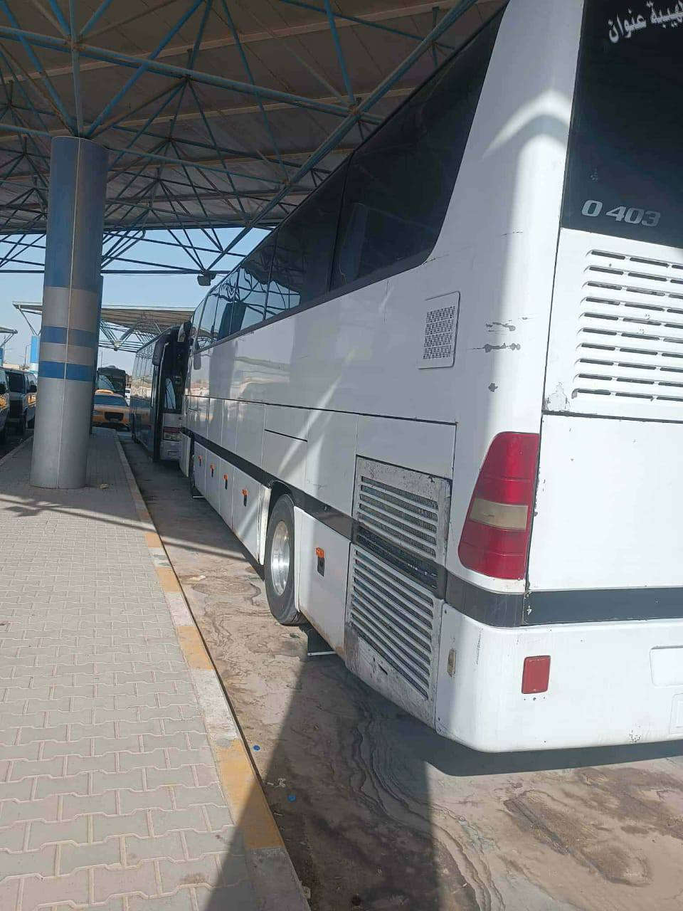 سلام عليكم 403 للبيع سياره جاهزه للعمل مكينه بيه خيط بخار بدون تنقيص كير جديد حداديه  تبريد شبح جديد بم نوزلات جدد  بدون *********** استفسار عل رقم سعر 85 وبيه مجال
