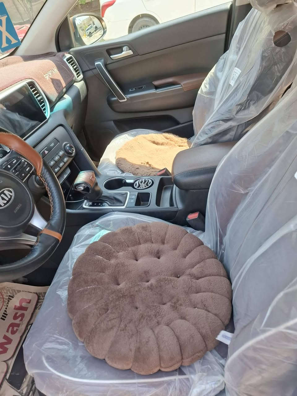 سبورتج وارد امريكي موديل ٢٠١٧ محرك ٢٤٠٠ GDI كير محرك مكفولات
لون جوزي ذهبي
حادثها جاملغ الايسر في امريكا
ومبدل الباب الخلف السكن 
كرسي كهرباء مع تدفئة الكشنات الامامية
رقم واسط سنوية باسمي تحويل مباشر مكاني بغداد
رقم الهاتف ***********
السعر 145 وبيها مجال حك الجية
