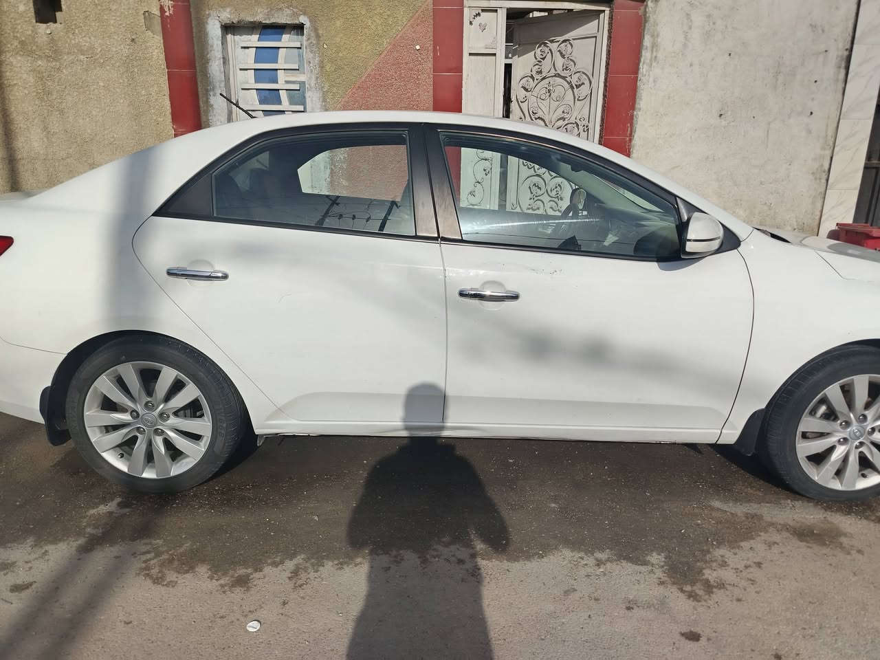 سيراتو  2012
قطعة وحده بيها جاملغ وبارد
بصمه تشغيل وباب
بغداد رقم جديد
ماشيه 180 الف
***********
