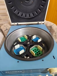 يتوفر اجهزه سنترفيوج ومايكروسنترفيوج زمن منشأ رصين  ١.جهاز سنترفيوج  ا...