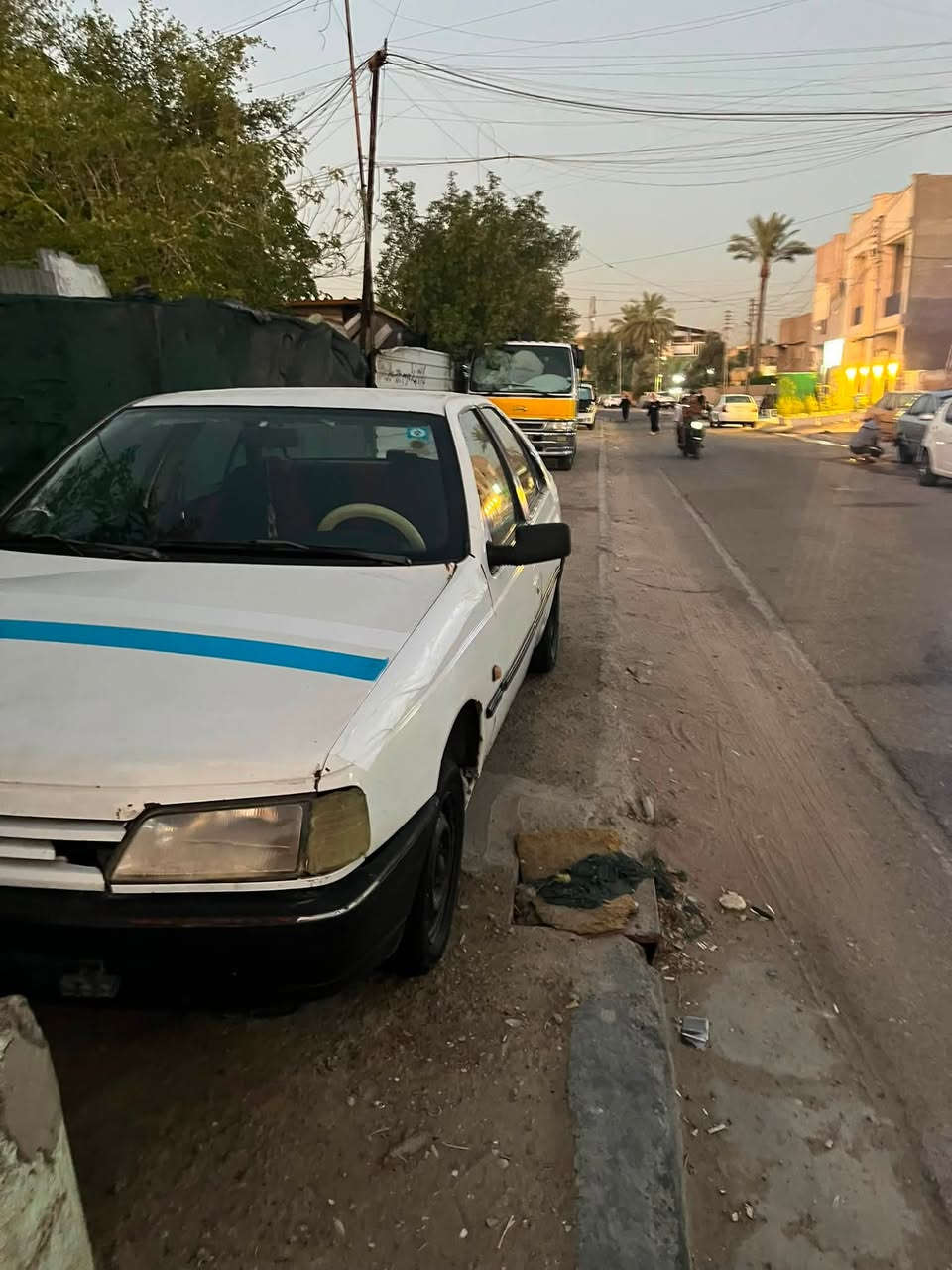 السلام عليكم بيجو روى لبيع او مراوس
مكينه بيه خيط تبخير. 
تبريد شغاله 
مصبوغه عام بدون حادث 
بيه زوج تايرات الخلفي جديدات والامامي نص عمر
 صدر جديده 
مكان بغداد الشعب او البنوك 
رقم الهاتف ***********
