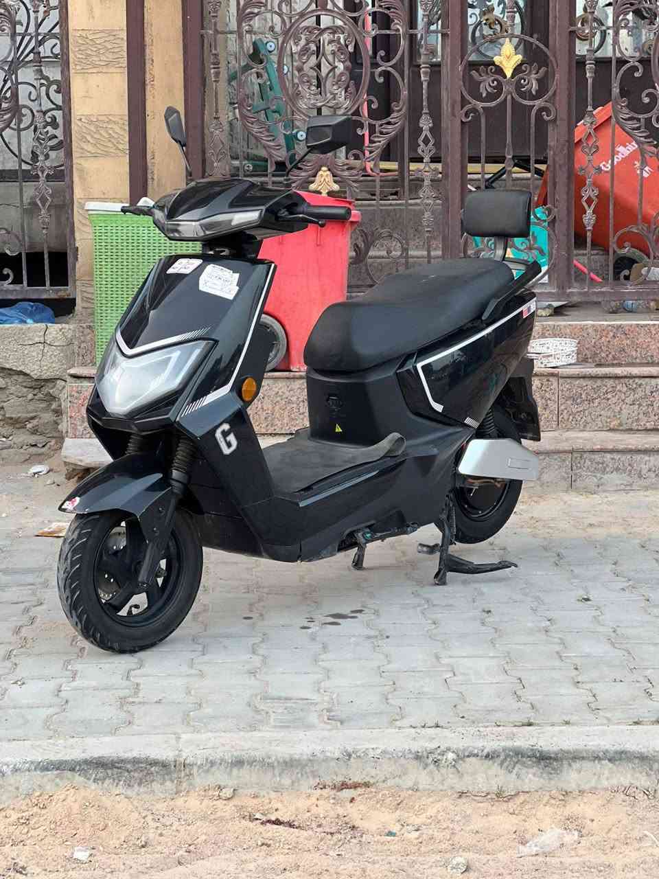 سلام عليكم شباب دراجه شحن البيع  سكنس استخدام 25 يوم فقط الله شاهد  كلها كامله مكمله كل تقص وعيب مابيها امانت الله  تجي مواصفات عالميه
دراجه وصلها مال المعرض موجود 

الموديل2026 
النو ع سكنس الملكيه 
البطاريات 6 دبل
التحويلا ت1.2.3
السرعه 65 حقيقي يعني 
تشغيل عن بعد 
جهاز انذار السرقه 
قفل ستيرن +قفل بصمه 
لونها كلش مميز 
كشن سياحي  VIb
نضام ABS
نضام USB
نضام R رجوع الخلف
طارات جبلي 
بريكات دسكات دهن 
أطارت جوبلس 
لدات اماميه وخلفيه 
اسطابً لايت 
شاحنه ذات شحن سريع ويقاف ذاتي 
اشاير رباعيه 

اي استفسار اتصال 

***********

مكاني بغداد
