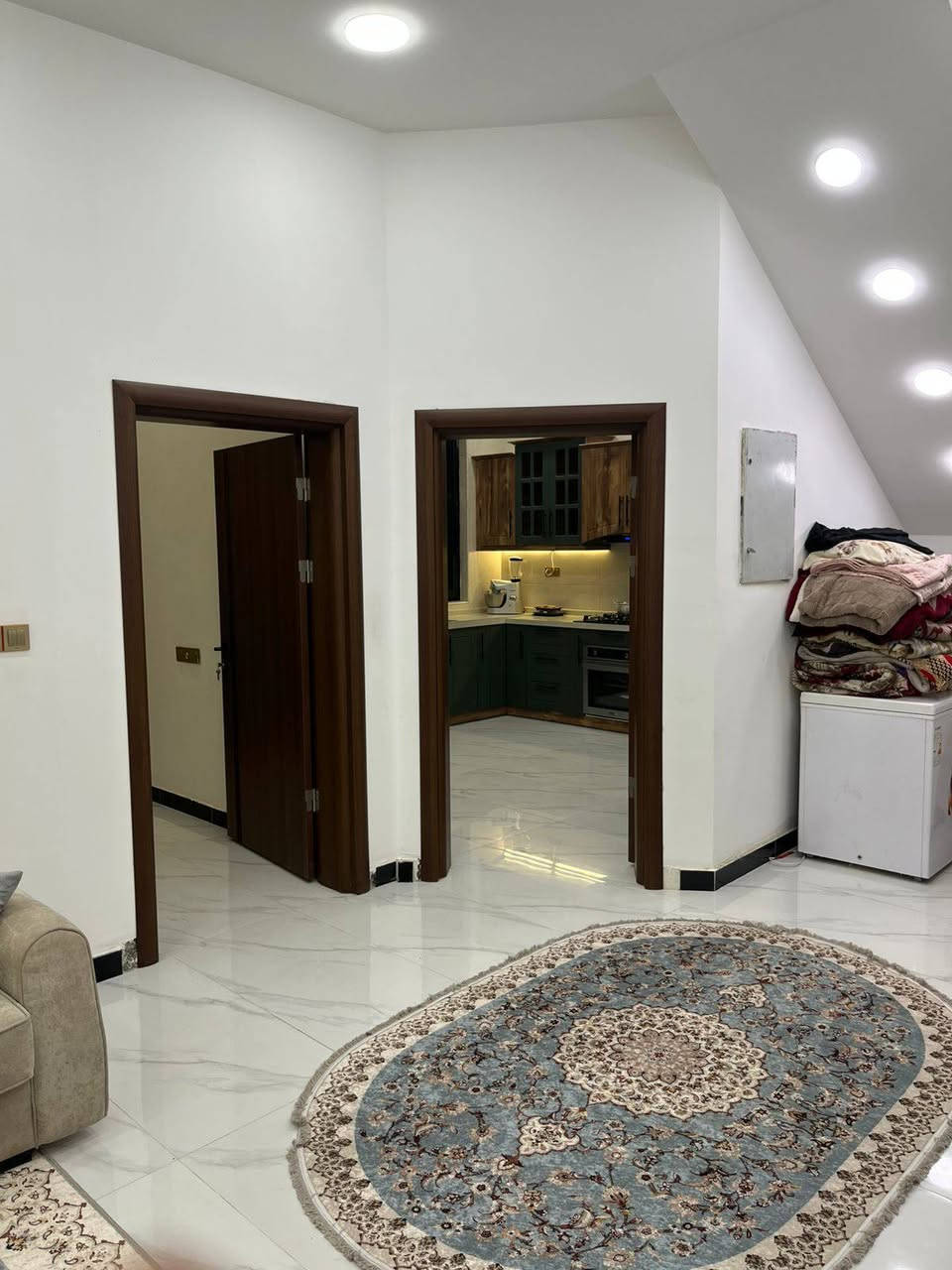 بيت للبيع حي الجامعه مطلوب اسكان ٣٤ وباليد ١٧٥ مساحه ١٠٠ مربع طابقين كونكريت
الطابق الاول
استقبال وصاله ومطبخ وصحيات ٢
الطابق الثاني ٣ غرف وصاله وصحيات 
الاستفسار ***********
