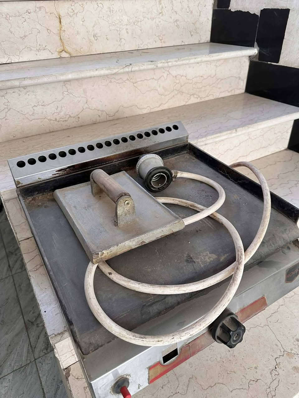 كريل بركر حجم وسط   مع كابسه صاج وبركز  يشتغل علغاز
الجهاز كلش نظيف وشغال للبيع سعره ١٤٠ وبي مجال قليل 

مكاني حي العسكري

***********
