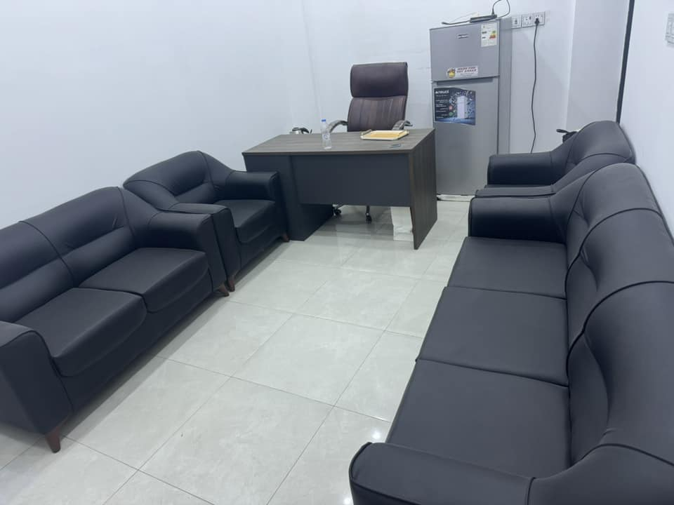 ميز مكتبي
تخم عدد2 
سبلت طن ونص 
السعر مليونين 
رقم الهاتف ***********
