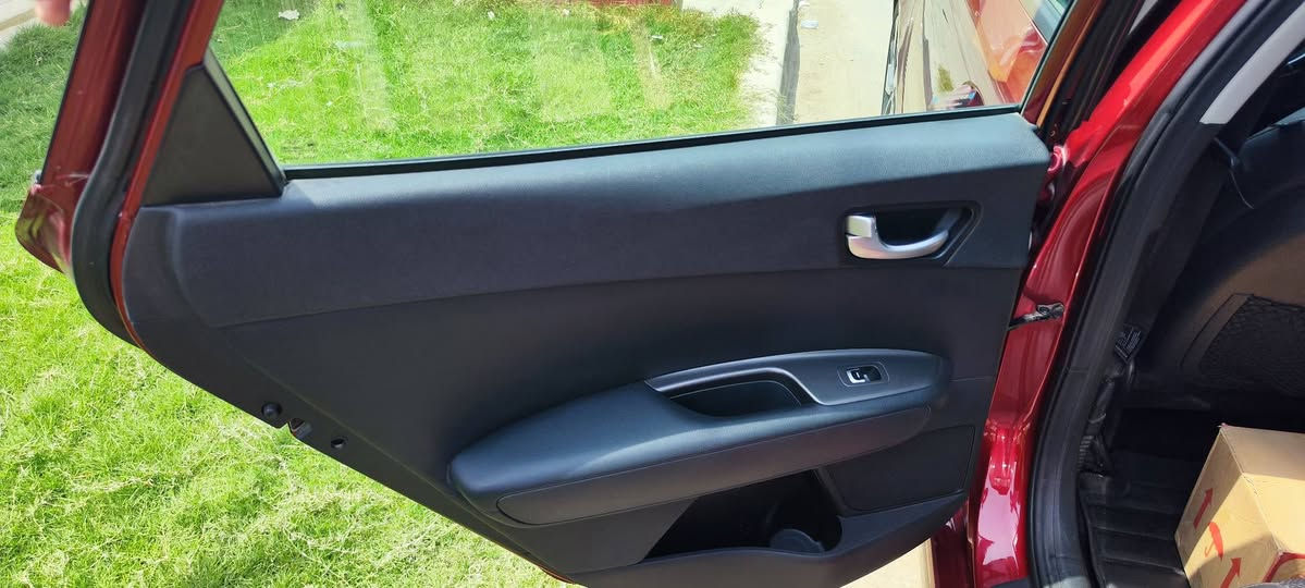 السلام عليكم 
Kia Optima S 2019
وارد امريكي 
حادثها چاملغ السايق مصلح بدون ايرباگ
صور الحادث مرفقه
لون السياره ماروني

المواصفات 
1) كاميرا خلفيه
2) مكينه 2,400 GDI
3) شاشه كبيره Android Auto و Apple Car Play
4) رادار امامي و خلفي و جانبي
5) حساس خلفي 
6) تحديد مسار 
7) مثبت سرعه 
8) كشنات جلد و مخمل
9) كشن السائق كهرباء
10) تحكم بالستيرن
11) اشاير بالمري
12) نقطه عمياء
13) لد امامي و خلفي
14) حساس اطارات
15) ثلاث وضعيات قياده ايكو و عادي و سبورت

رقمها بغداد
السياره ماشيه 74 الف ميل قابل للزياده 
السعر 147,000دولار  و بي مجال بسيط 
للتواصل وتساب *********** بغداد, العراق
