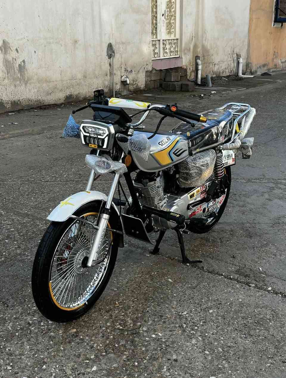 للبيع سونيك اول باب اي عيب مابي شرط من كل شي موديل 2024 كهربائيات شغال كامل سعر 640 وبي مجال للشراي رقم ***********
