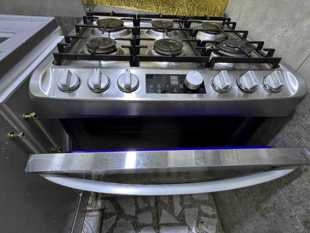 طباخ 6 عيون نار زركه وقويه  فرن درجة اولى ويشتغل  هيتر ع لكهرباء  ستيله يخبل ماخذينه ب900 يردونه 350 مكان نجف حي الرحمه النجف, العراق


**إذا كنت صاحب هذا الإعلان وتريد حذفه لأي سبب، رجاءا أرسل رسالة إلى الدعم الفني**