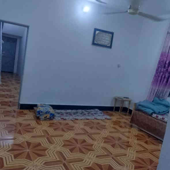 السلام عليكم دار للبيع المساحه 200 م الموقع ديالى بعقوبه دور الظباط الثانيه المنطقه تجاريه البيت قرب المدارس الي هيه اعداديه ومتوسطه وابتدائيه المنطقه كله تبليط ومجاري وضوئي كامل خدمات البيت متكون من صحيات خارجيه ++ كراج كبير مدخل كليدور هول استقبال صاله غرفه نوم مطبخ اما الطابق الثاني ف متكون من غرفه نوم وحده وبيتونه بناء البيت 2004  الدواخل مال البيت كلها ازاره ماعدى غرفه النوم والمطبخ وصاله مابيهن ازاره صبغ جديد اما نجي ع هول والاستقبال ومدخل الكليدور كلها ازاره  البيت صاير قرب الشارع الجديد  او جامع الانفال السعر 190  وبيه مجال 
للاستفسار // ***********
