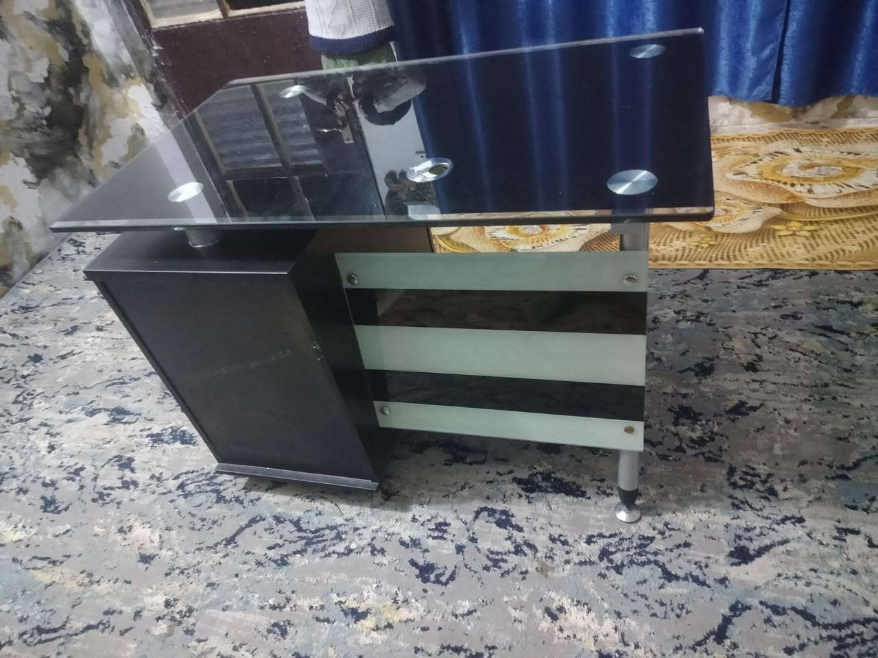 ميز مكتبي كمل مابي اي ضرار سعر 50 الف مكاني شعله توصل وتصل رقمي ***********
