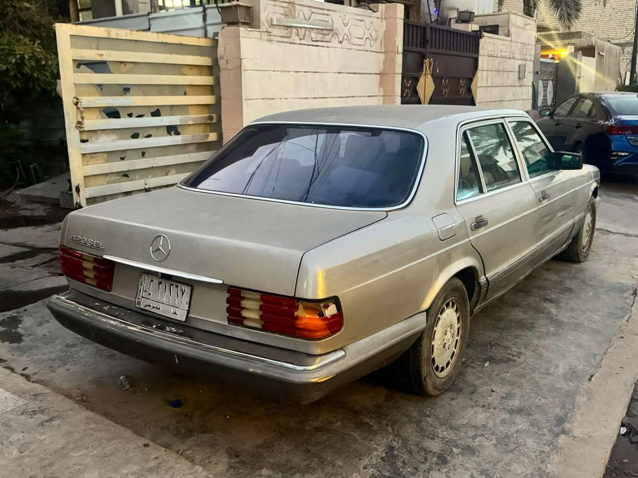 سلام عليكم 
للبيع مارسدس عدد2 
بدون رقم حدايد
الرصاصي محرك 8 سلندر 420
بيع مقوسات خفيفه وشغاله
السمائي 
بدون محرك 
سياره جديده 
وارد امريكي 
اثنينهن
مكاني بغداد الغزاليه 
مكصوصات وملحومات كاملات 
الي يخدمنه يجي ويشوف ويقتنع ويأخذهن
***********
