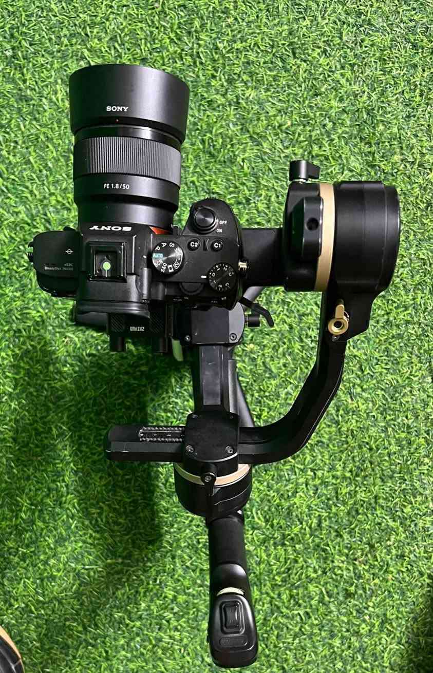 سلام عليكم
للبيع رون التصوير الاحترافي 
كامل هو ومعداته 
جديد ماصارله شهرين عندي شخط مابي
السعر مميز ع الخاص
للمصورين والمهتمين التواصل على الارقام 
***********
***********
