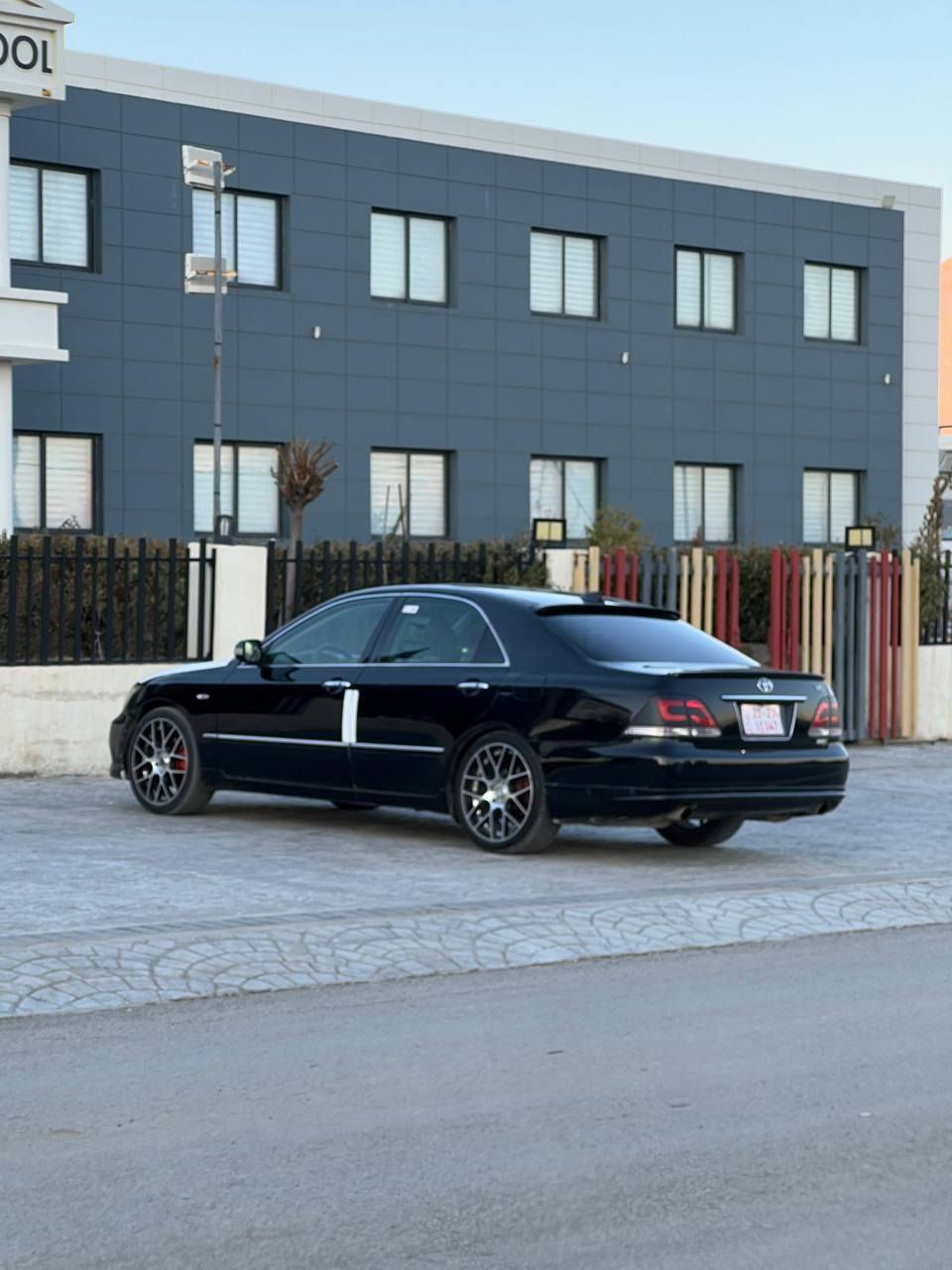 شاهینە براوە ڕۆیاڵ
مۆدیل 2005 بەسمە ڕەش
گەورە بەگەورە 182
سڵایت
ئاوێنە شەفتو ئیشارەت
حەتەلی اتلەتی 2007
پاتری تازە گۆڕاوا
دەبڵ سپۆرت
کامل زینۆن
گەرمیوو ساردی بەشەرت
تازە ڕۆنی گۆڕاوە
پێنج بەسمە
شاشەو کامێرایە  
برێگی نەبەسراوە
(لەسەر ساغی ڕەنگ گۆڕاوی یابانە)
کامال سپۆرت ئەوروپا شتێکی جوان 
سەیارەکە هی ماڵەهی محامەلەنیە
***********
