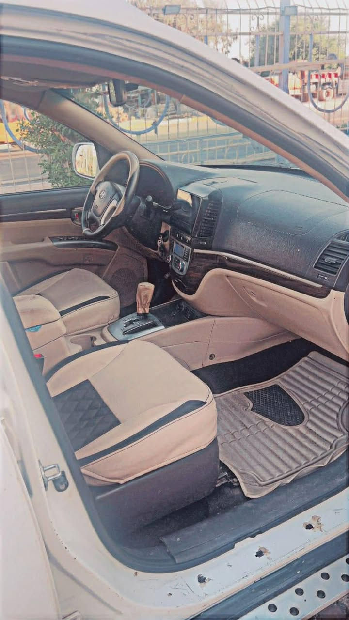 سنتافيا ٢٠١٠ 
فول مواصفات 
لفتحة 
مصبوغة عام 
فتحة 
مري شفط 
كشن كهرباء
٦ سلندر
حساس خلفي 
شاشة 
مصلحة 
مناقصهة اي شي
مكاني بغداد السعر ١٠٠ $ مئه ورقة وبيهة مجال 
***********
