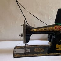 مكينة خياطة • نضيفه • بابل الاسكان الصناعي