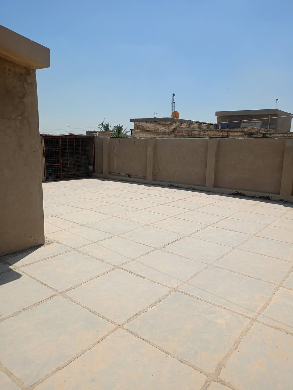 السلام عليكم بيت للبيع الامين / السده/  بالقديمه
بيت طابو صرف مساحه 212م جبهه 12 ونزال 18البيت يحتوي على كراجين أستقبال مع هول و5 غرف نوم  مطبخ وصحيات عدد 3  و. وحده خارجيه 

وسطح كبير البيت نظيف جدا 

تواصل وياي وازودك بمقطع فديو للبيت مع شرح كامل بالفديو***********  بي واتساب او اتصل( اعتذر من اي تعليق او ماسنجر) ما ارد التواصل عن طريق الواتس او تتصل ع الرقم
