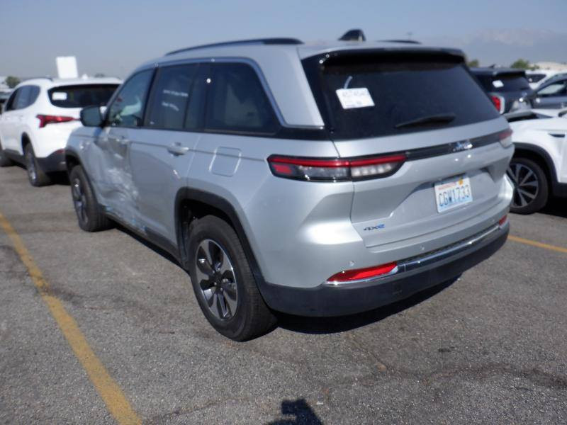 السلام عليكم
مراوس مع bmwحديث
مارسدسc300
E200 حديث
جيب ثلاث انظمه بلكن ٢٠٢٣ 
فول مواصفات 
ثلاث شاشات 
حادثه باب  امبدل ومصبوغ 
بجم كبس 
سياره للامانه الياخذه يجنيه لان سياقته مال زيرو بالعافيه على ياخذه 
صور ضرر بالمنشور 
مكان السياره حي الجامعه 
 السياره مغلفه بالكامل ppf
السعر ٣٣٠ $
رقم بغداد باسمي 
السعر ٣٣٠ 
***********
***********
