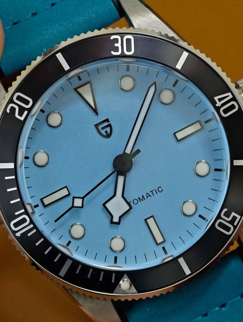 بسمِ الله ، والصَّلاة والسَّلامِ عَلَىٰ رَسُولِ اللهِ  ﷺ.🌿
#مــزاااااد
ساعة #باغاني_ديزاين الأصلية 🇯🇵 ساعة باجاني ديزاين PD-1812 أوتوماتيكية ميكانيكية للرجال NH35A، مقاومة للماء حتى عمق 100 متر،طوق دوار 😍

#يبدأ المزاد من 10$ والرفعة أقل شيء 10$
 والسوم بالدولار$
#المزاد #عرض و #سوم و #طلب وأمر البيع طيب بأذن الله تعالىٰ 🤲

#يبدأ من الآن و #ينتهي يوم غدٍ ان شاء الله الرابعة والنصف مساءً 

 ☑️ للأعتماد أولاً : أرسال العنوان الكامل ورقم التلفون .

والتوفيق من الله للجميع 🤲

🔹PAGANI DESIGN🔹

🔴 المواصفات :
▫️ساعة أصلية من تصميم #باجاني_ديزاين 
▫️مكنة اتوماتيك Seiko NH35 🇯🇵 ذات جودة عالية الأداء والوقت المحدد بدقة كبيرة ياباني أصلي 🇯🇵
▫️الزحاج الياقوت كريستال
▫️مقاومة للماء 💦
▫️قفل بحري 🌊
▫️مينة مميزه سمائي
▫️علامات مضيئة في الظلام 
▫️الساعة من الستانلس ستيل المقاوم للصدأ ✅
▫️سير #مستبدل
▫️القطر 42 ملم 
▫️مواصفات آخرى 

🔹الحاله جديدة 😍
⬅️  تأتي مع العلبة الاصلية ، والضمان 🌸

⬅️ وتكدر تبحث عن تفاصيلها أكثر   ...

🚖 يوجد توصيل الى جميع محافظات عراقنا الحبيب 🚖


**إذا كنت صاحب هذا الإعلان وتريد حذفه لأي سبب، رجاءا أرسل رسالة إلى الدعم الفني**