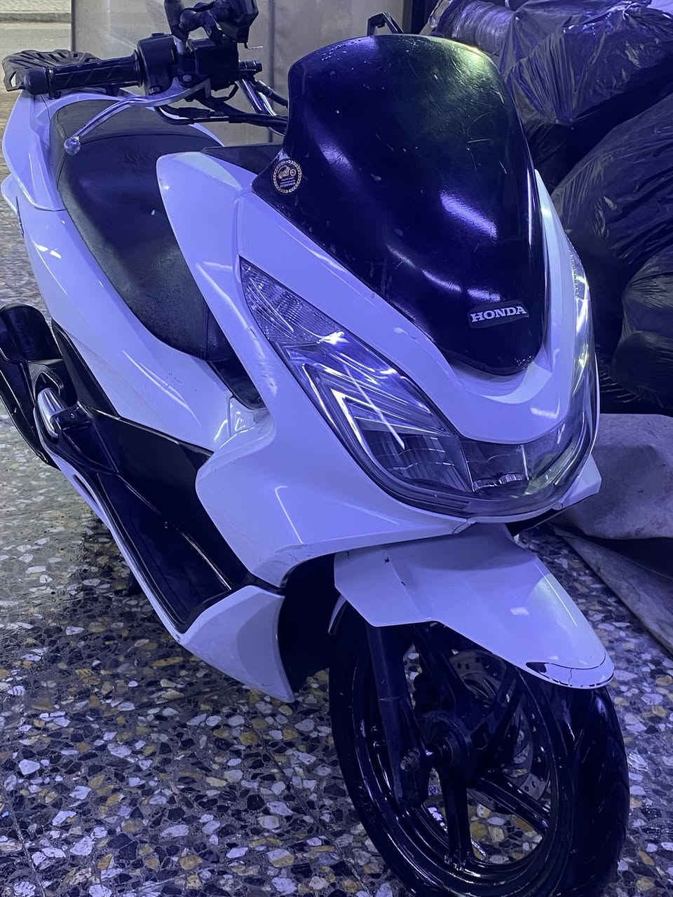 سلام عليكم
دراجه PCX  جيل ثاني ياباني معروضه للبيع 

مكينه150
.ماشيه 77
سعر 12ونص وبيه مجال حك جيتك  
العوان حي اور 
للاستفسار الاتصال على الرقم ***********
