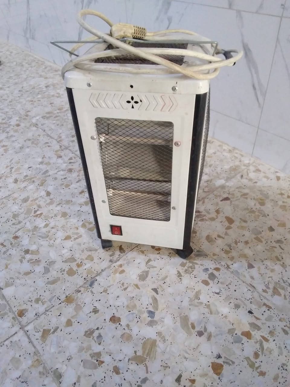 صوبة كهربائية 10 شمعات شغالة نضيف سعرة ١٥ الف ***********
