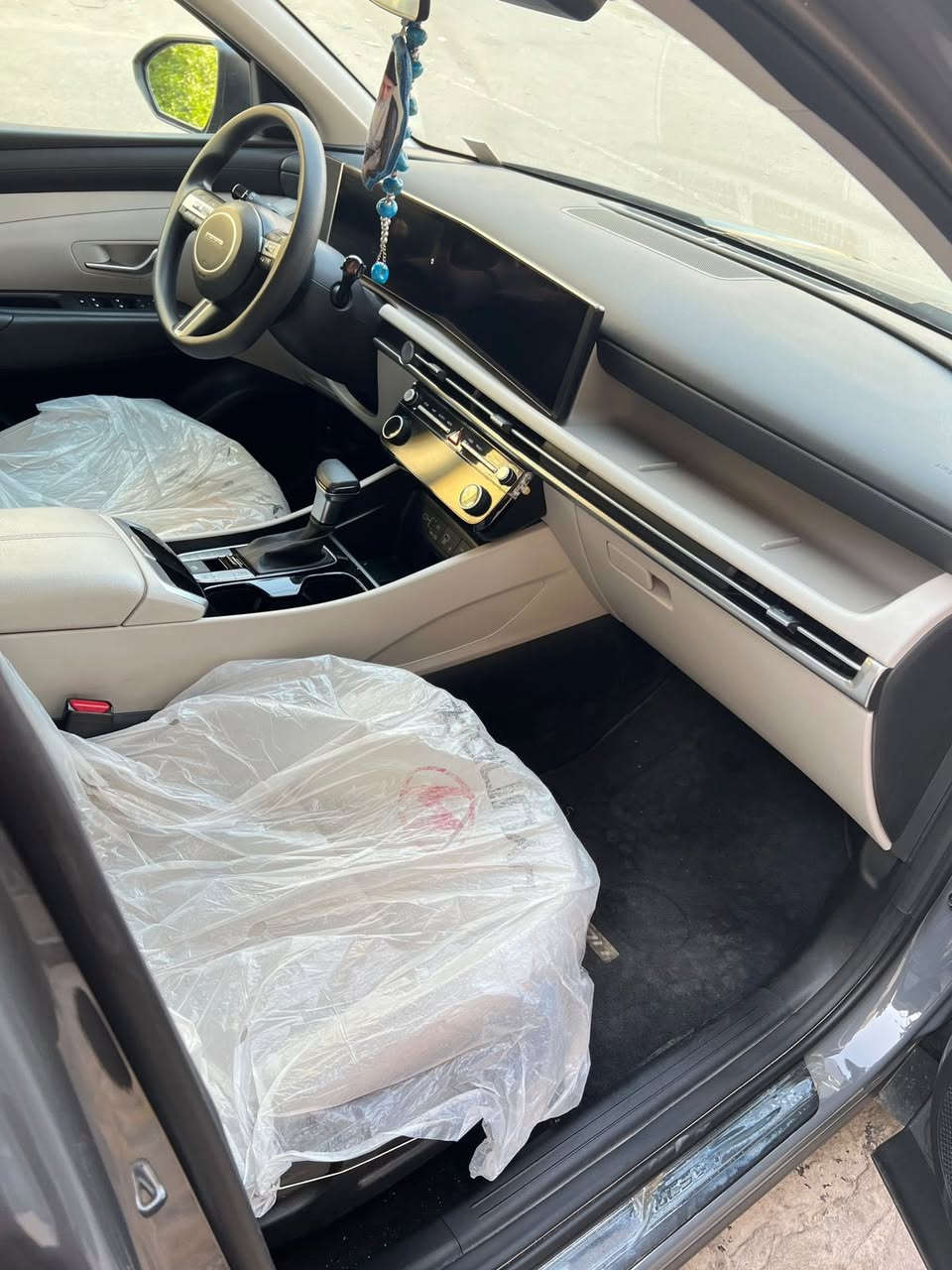 السلام عليكم توكسان فئة sel موديل 2025للبيع …
لون اسمنتي وارد اميركي تحكمات ستيرن تدفئه بالكشنات بصمات عدد 2 تحديد مسار نقطه عمياء داخل ابيض  اوتو هولد تشغيل عن بعد اشارة ترحيب مثبت سرعة ثلاث وضعيات قياده محرك 2500 جي دي اي سياره حره جاهزه بجهك للترقيم سعرها 205 وبيها مجال ***********
