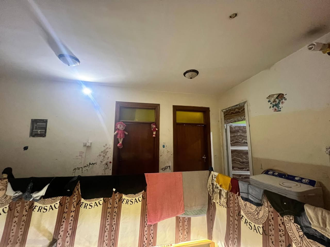 السلام عليكم بيت للبيع المساحه 230 م زراعي سند25 كهرباء مجاري   العنوان دور النفط قرب شركه نفط ميسان البيت كامل قاطين كونكريت للستفسار ***********
