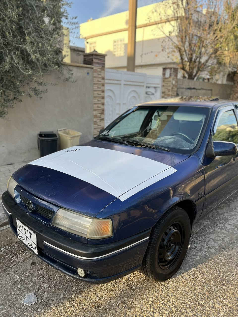 ڤیکترا 1993
1.8 گێڕ عادی 

سەیارەکە تا بڵێی هەیکەلی جوانە 

لێدراوی نییە یەک بستێک سەر چاملغ دواوە ساردە

سبوغی نییە

یەک تۆز سەرفی هەیە 

سەنەوی ٢٠٢٠ بەسەر چووە

تازەی کەوەو بیکە ناو خۆتەوە

ویلەکانی تازە گۆراوە  

ناوی تازەیە کوشنەکانی نەشکاوە بەس بەرەدەرگاکانی تازە کردنەوەیەکی ئەوێ 

رەقەم هەولێرەو رەقەمەکەشی زۆر جوانە 81313

***********

کرکوک
