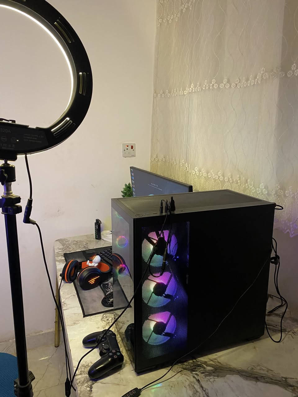 من رخصة الادمن حاسبة للبيع استعمال ٤ اشهر باقي بيها ضمان 8 اشهر بس اخت الجديده المواصفات مذكوره بالصوره تلكوهن مكاني السماوه حاب تستفسر اكثر تواصل وياي واتساب ***********
