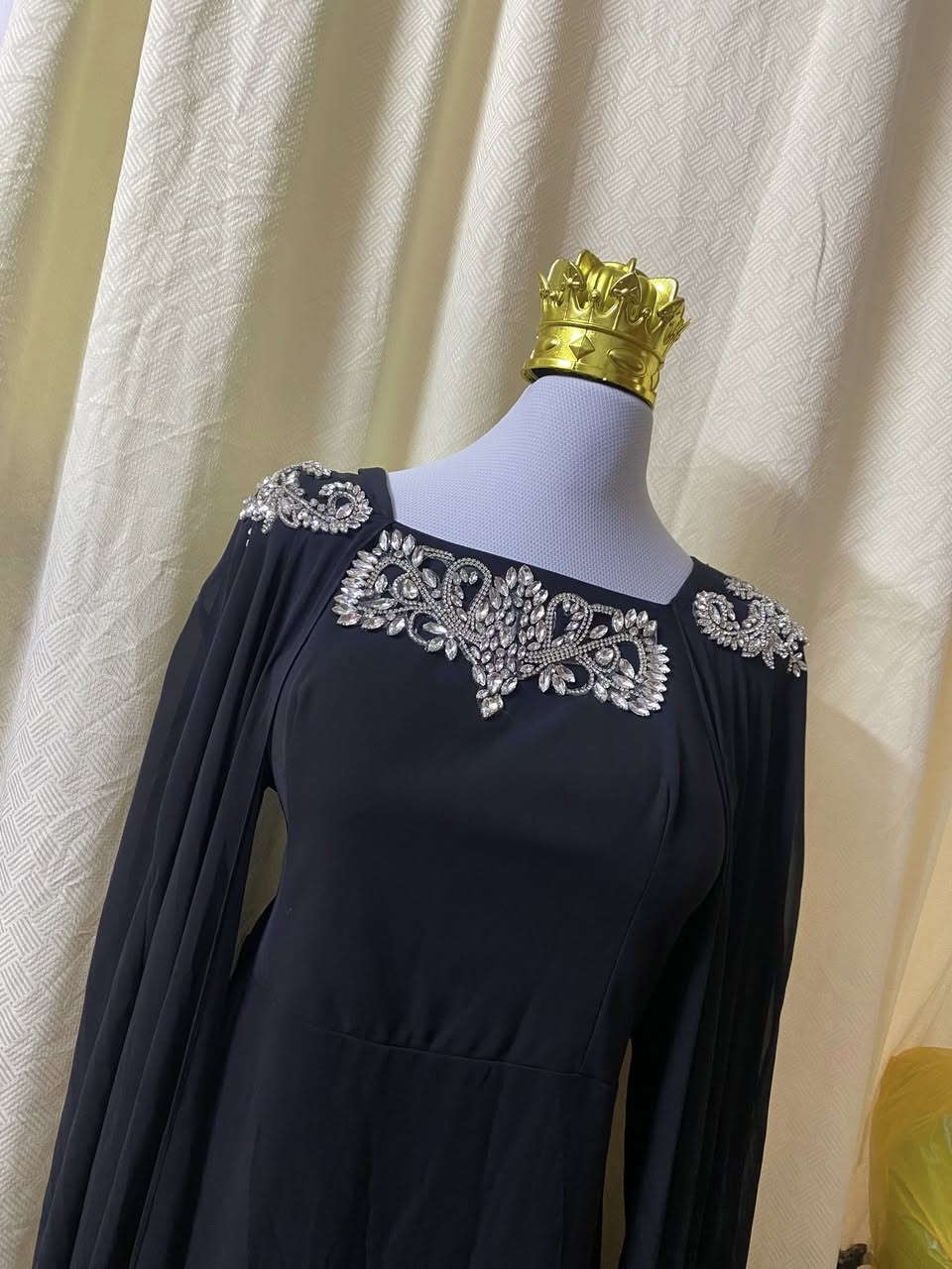 فساتين جدد غير مستخدم
اثنيهن ب85 قفل 
فقط توصيل


**إذا كنت صاحب هذا الإعلان وتريد حذفه لأي سبب، رجاءا أرسل رسالة إلى الدعم الفني**