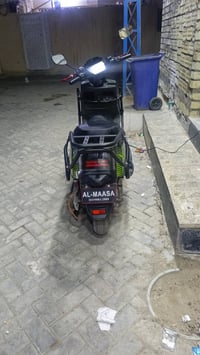 دراجة شحن للبيع موديل 2025 اشتريتهة قبل 5 اشهر بس 6 بطاريات ملحقات خوذ...