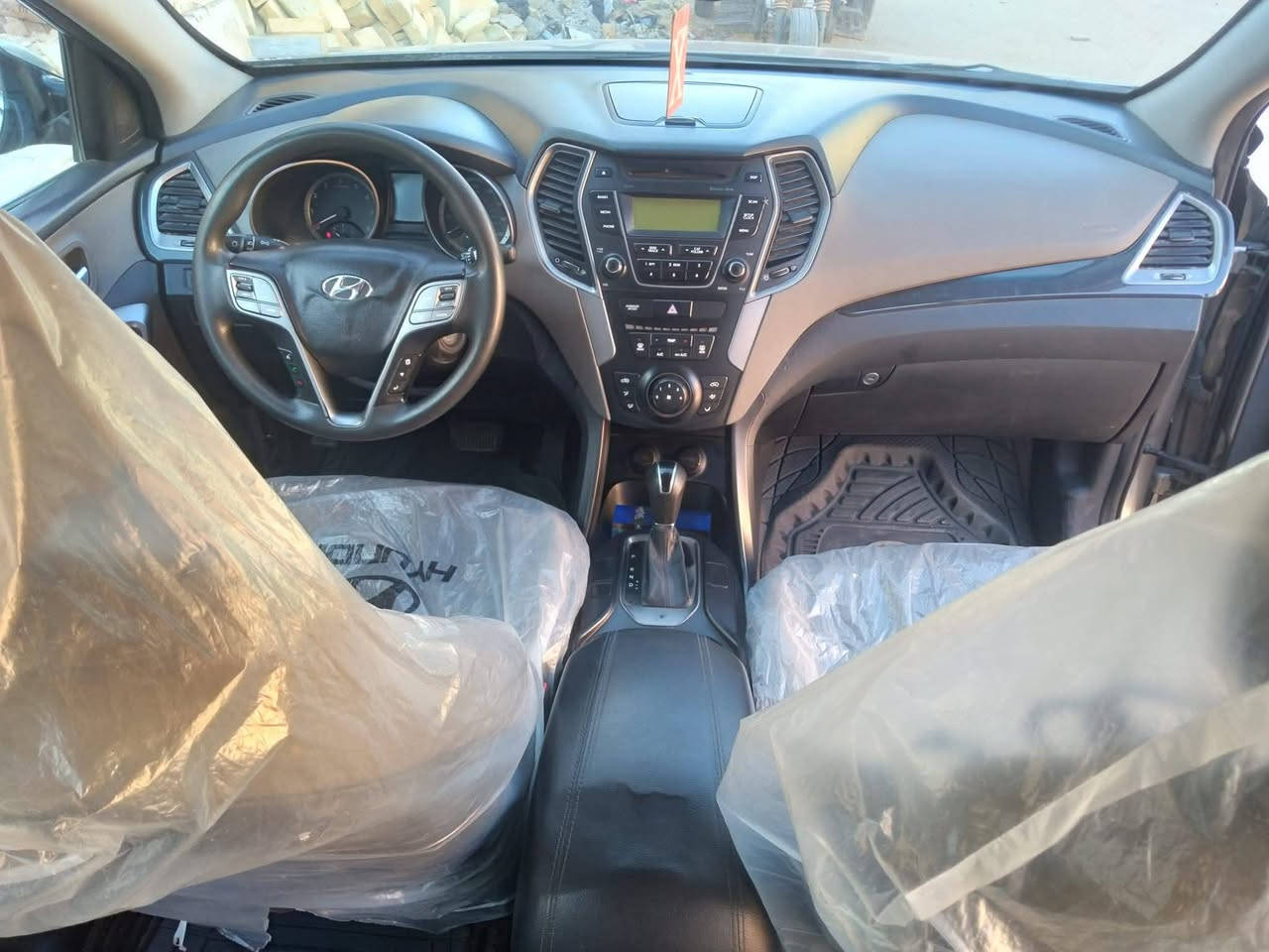 السلام عليكم
سنتافي 2014 للبيع
رقم بغداد باسمي مشروع وطني سنويه تنتهي بشهر الرابع ٢٠٢٦
السياره وارد أمريكي ضربتها أمامي كما موضح في الصوره وفي العراق بيها صبغ الباب الخلفي عكس السايق السيارة رياضية تحكم ستيرن تبريد قطعتين محرك GDI 2400 دفع رباعي 
علما محرك بي تنقيص 
ومحتاجه حدادية أمامي 
الباقي خير من الله 
السعر 132 شراي تجي تشوف وتگلبها وتقتنع وبعدها نتفاهم ع السعر ... وشرطي مداور 
استفسار اتصل ***********
