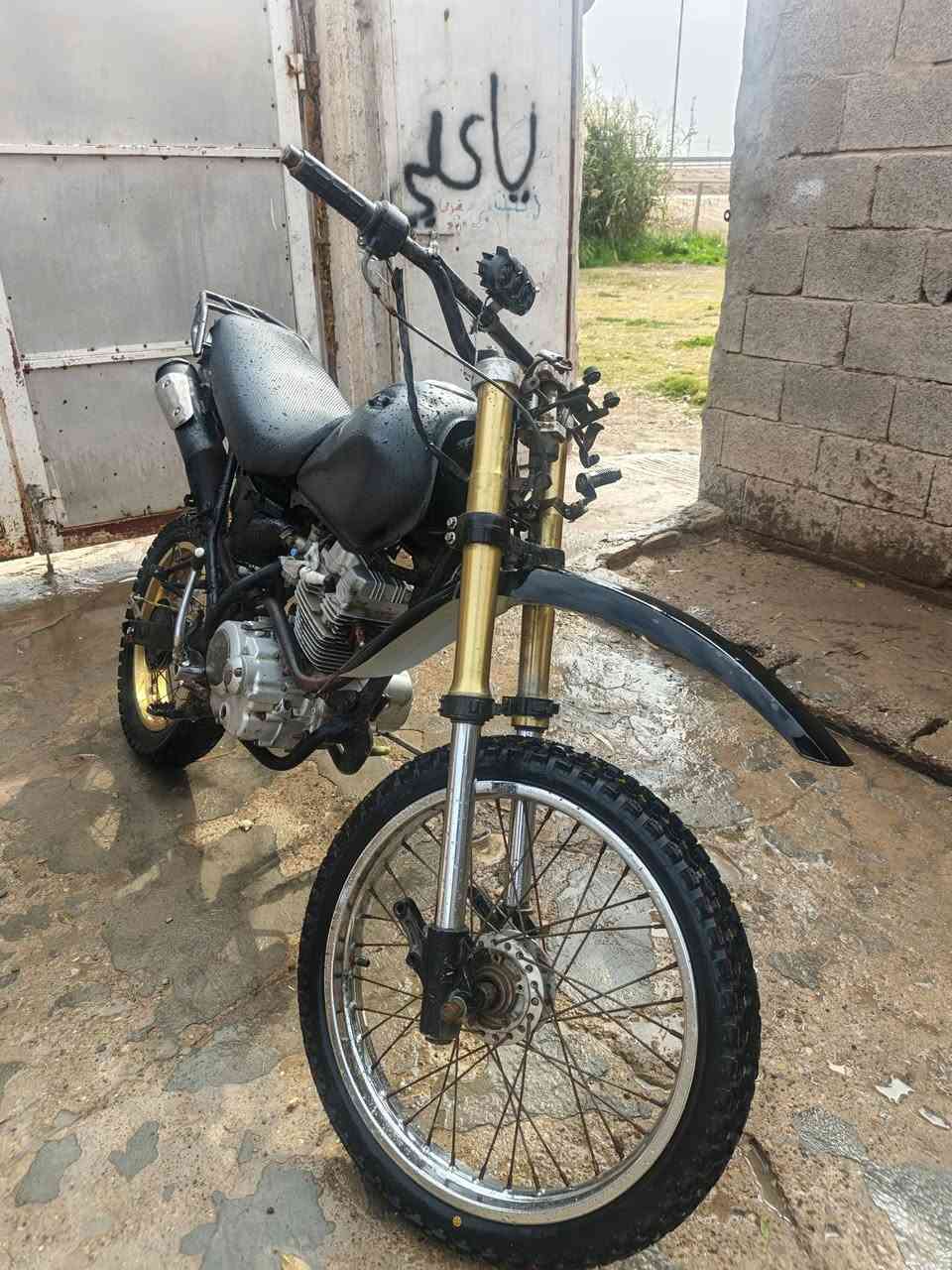 السلام عليكم قفاز نوع جوهر للبيع او مراوس شعندك نزل  موديل 2016 اوراق كامله  بيها مكينه مال ستوته وخيط بخار هستوه بادي بيها دراجه خير من الله دبلات شغلا وفول كلشي ماعوزها ماطور نضيف السعر 500 وبي مجال لشراي  مكاني كوت حي الحكيم للستفسار ***********
