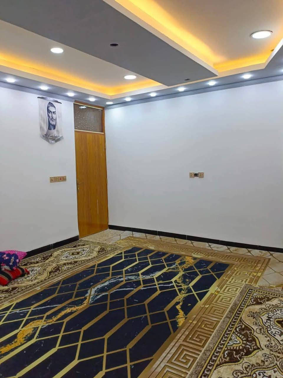 بيت للبيع زراعي 117
المساحة 250 بناء جديد  4 غرف
الطابق الاول 2 غرف + صالة + استقبال + مطبخ + حمام 
الطابق الثاني 2 غرف + صالة + حمام 
مكاني بغداد المدائن مقابيل قاعة اوسكار
للاستفسار ‏ *********** ‏ واتساب
