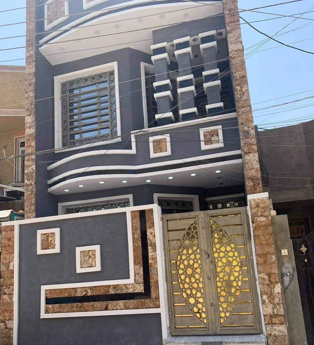 السلام عليكم 
بيت زراعي بالبلديات شارع المرور 100 م طابقين 3غرف نوم وصاله بالطابق الارضي وصاله بالطابق الثاني وبيتونة كبيره وصحيات اثنين وسطحين بيت كامل عالي عن الشارع فرع عريض قريب من سوك الميت السعر 180 بيه مجال بسيط للاستفسار *********** او الخاص موجود
