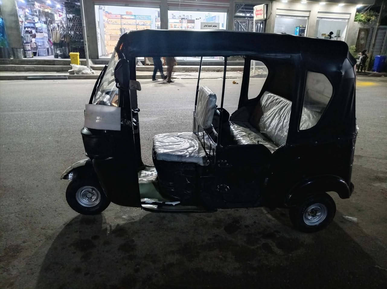 السلام عليكم تكتك لبيع موديل ٢٢كامله على اخر درجه اي نقص ما بيها بيها بس ضربه بل صفحه السعر ٨و٢٥٠ وبيها مجال حك الجيه المكان بغداد العبيدي رقم الهاتف ***********
