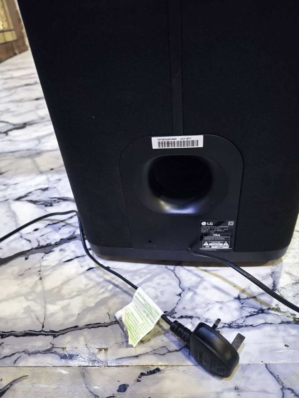 السلام عليكم، للبيع عارضة صوتية (Sound Bar) من شركة LG العالمية (موديل سلسلة SK/SJ الذكية). الجهاز ممتاز جداً لعشاق الأفلام، والألعاب، والمباريات لأنه يحول صوت التلفزيون العادي إلى تجربة سينمائية حقيقية.
السلام عليكم، للبيع عارضة صوتية (Sound Bar) من شركة LG العالمية (موديل سلسلة SK/SJ الذكية). الجهاز ممتاز جداً لعشاق الأفلام، والألعاب، والمباريات لأنه يحول صوت التلفزيون العادي إلى تجربة سينمائية حقيقية.المواصفات والمميزات:براند أصلي: من شركة LG المعروفة بنقاء الصوت.تقنية Dolby Atmos: يدعم الصوت المحيطي ثلاثي الأبعاد لتوزيع الصوت في كامل الغرفة.التوصيل: يدعم ومزود بمنافذ (HDMI / Optical / Bluetooth) لربطه بالهاتف أو التلفاز بسهولة.الحالة: مستعمل ونظيف جداً وشغال السعر 225 الف


**إذا كنت صاحب هذا الإعلان وتريد حذفه لأي سبب، رجاءا أرسل رسالة إلى الدعم الفني**