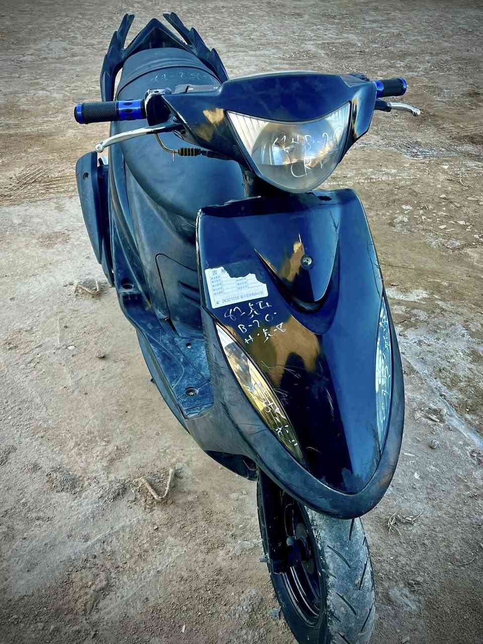 دراجه ماكس عدله للبيع شغاله من الطول لطول كهربائيات كلهه شغاله المكينه مفتوحه بدل بيهه بس زنجيل بس ناعمه خير من الله سلف عوزه بس راجز والبقيه كلهه شغاله بيهه عينه اشاير لايت مكان المجر الكبير للستفسار *********** ما عدي نت لحد يراسني ع واتساب سعر 600 وبيهه مجال اوراق اصولي بسمي
